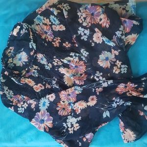 Stitchfix En Creme Floral blouse
